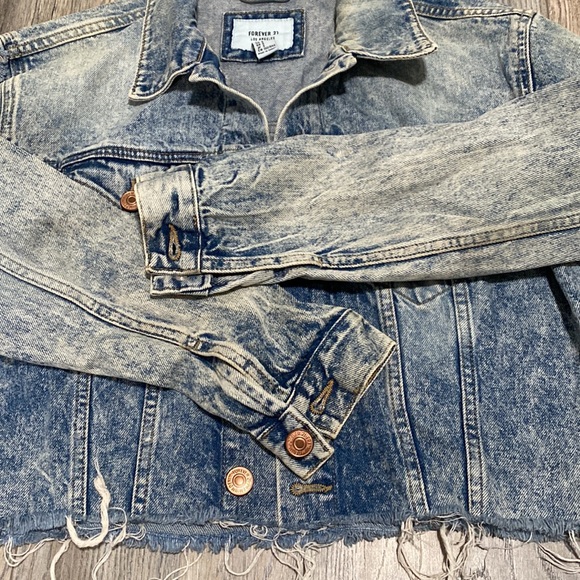 ⭕️3for$15⭕️ Denim crop jacket - Picture 7 of 13